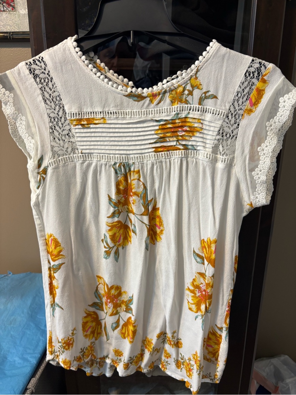 Daniel Rainn White Short Sleeve Top with Yellow Floral Print
